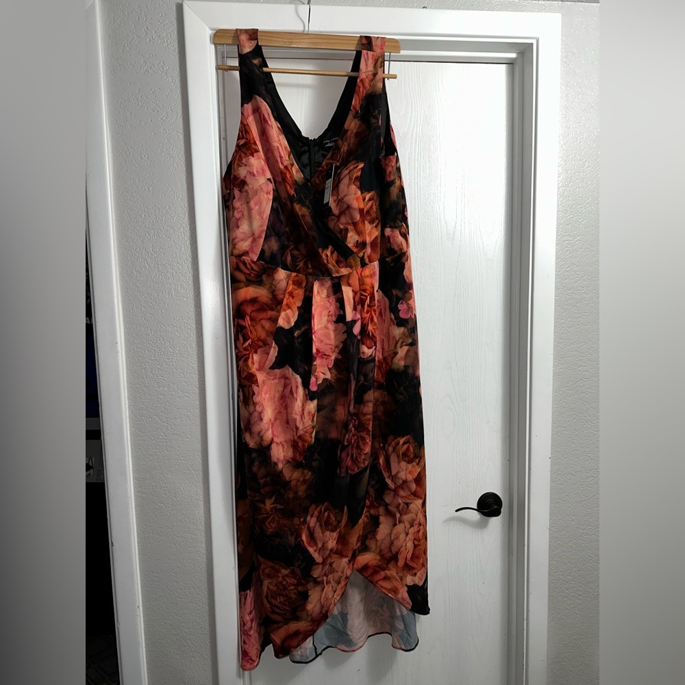 City Chic size 24 dress. New never worn.
